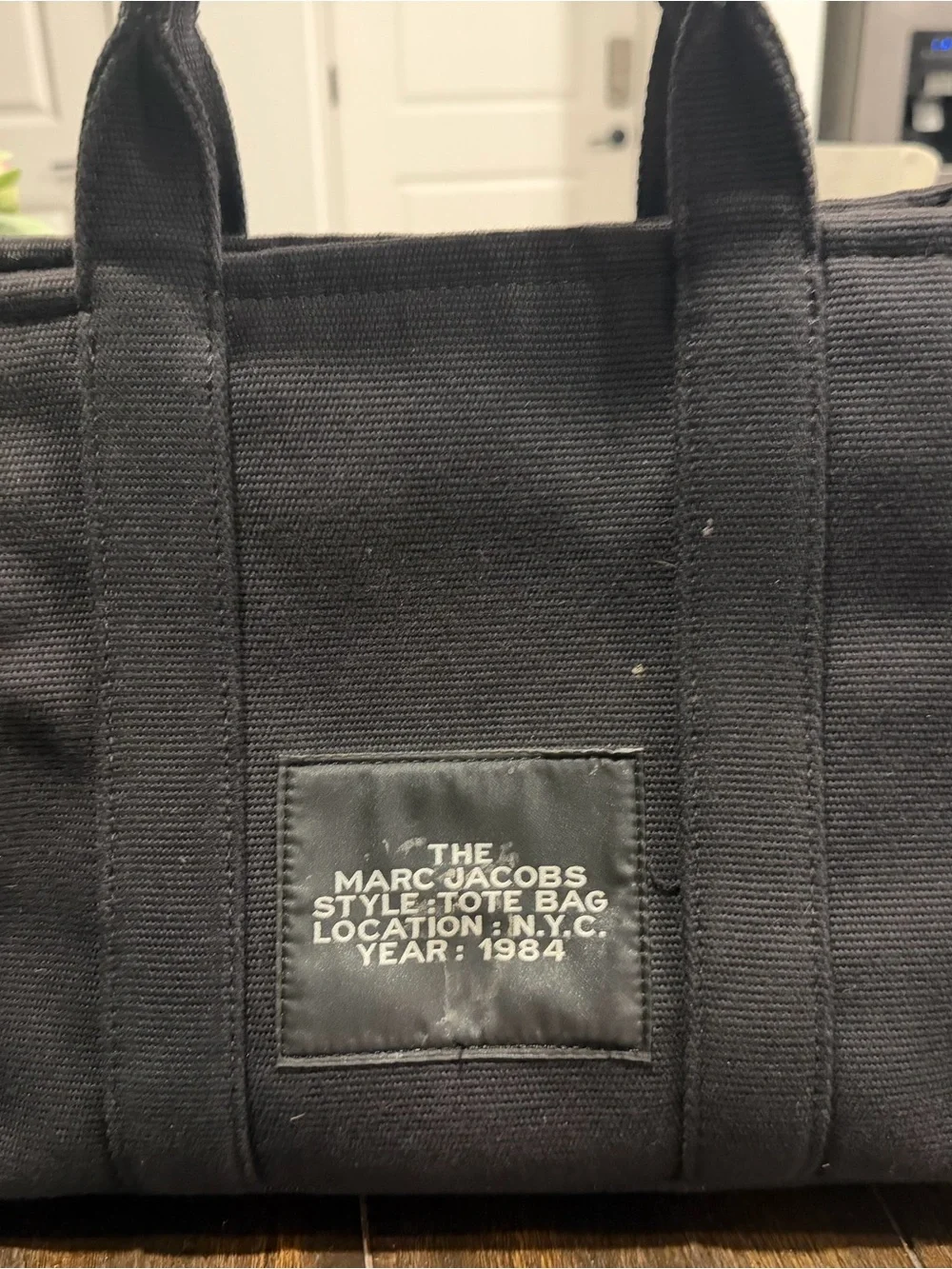 Marc Jacobs compact marc